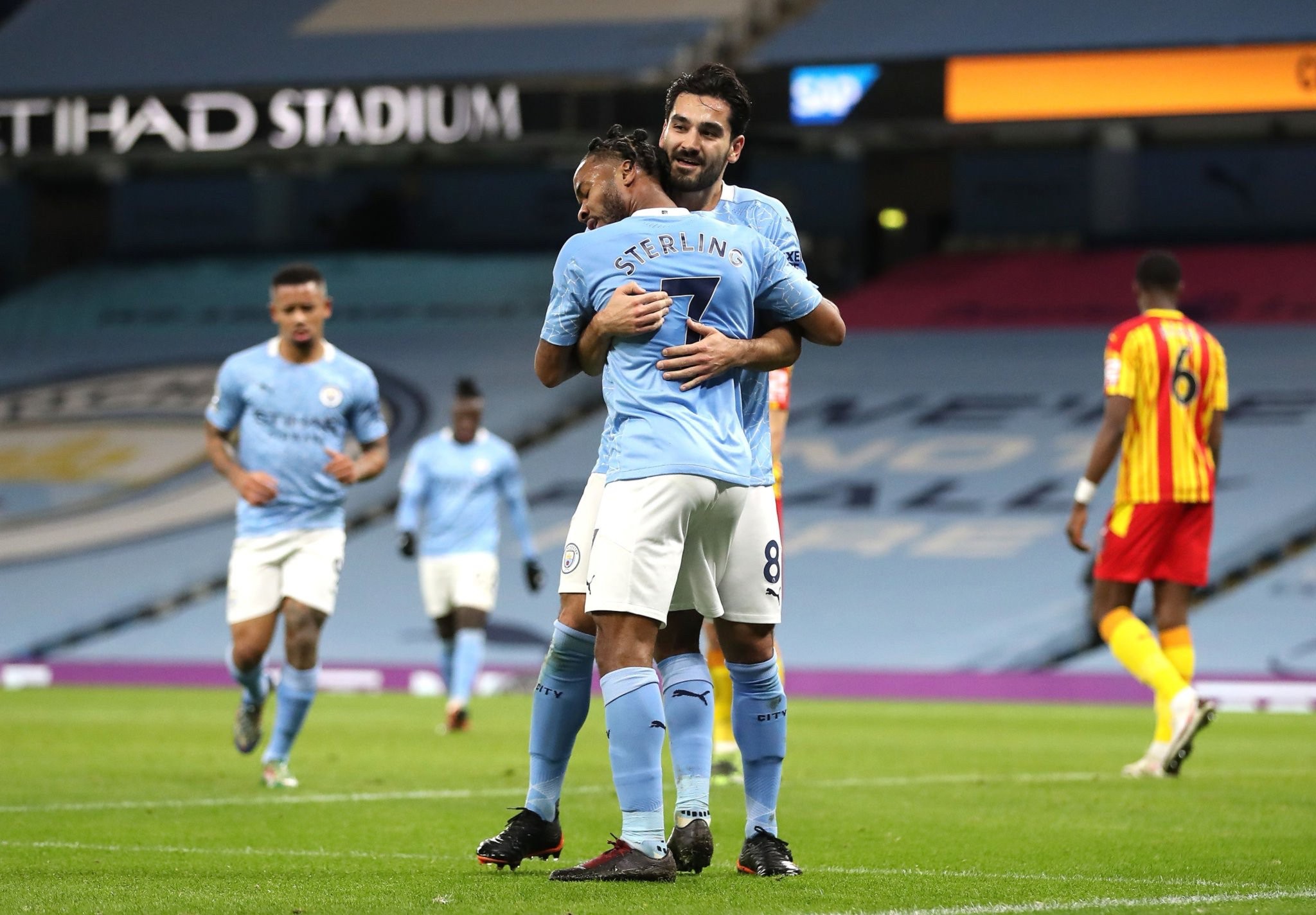 逆境中立于 逆境中立于