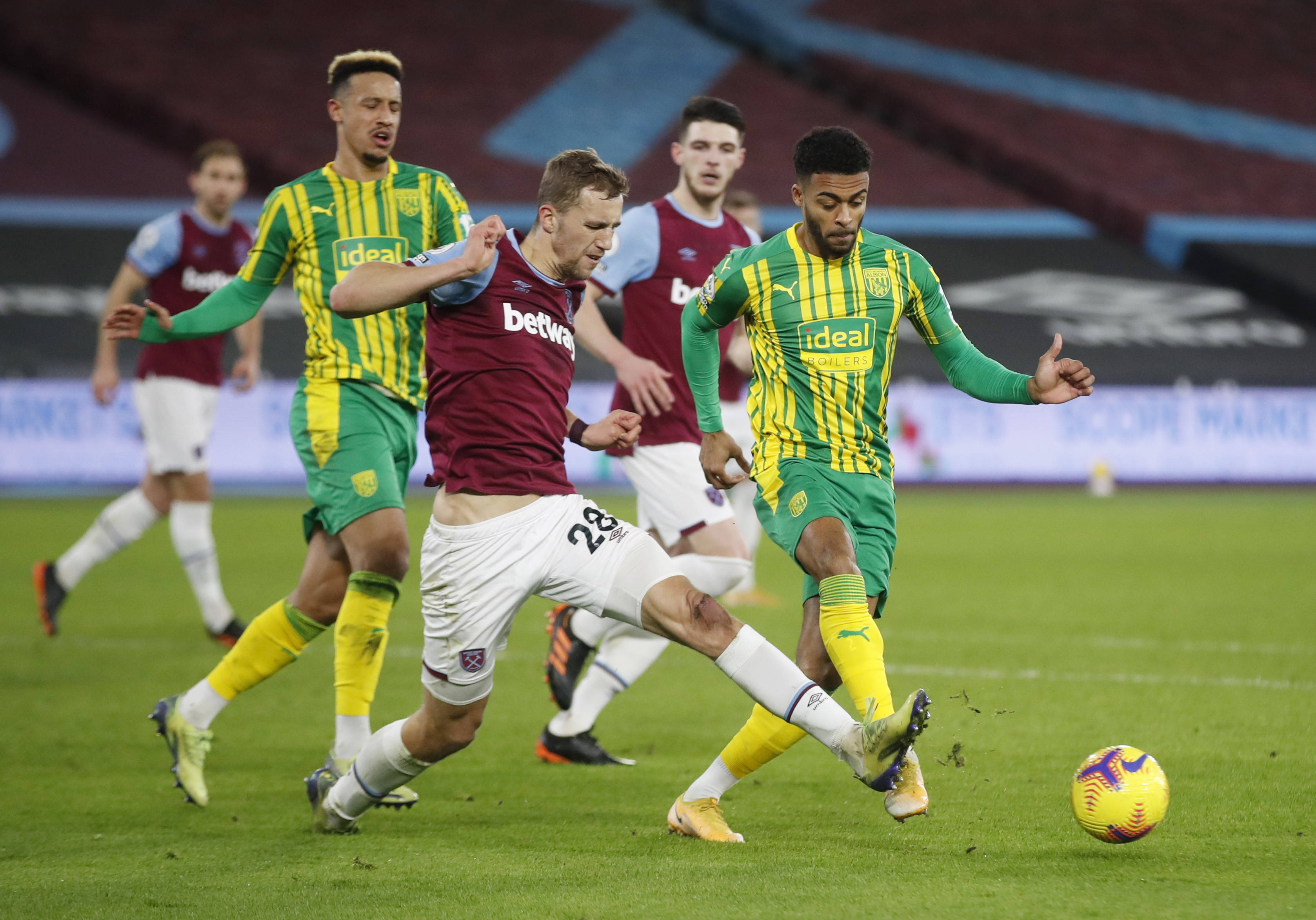 他不但在 他不但在